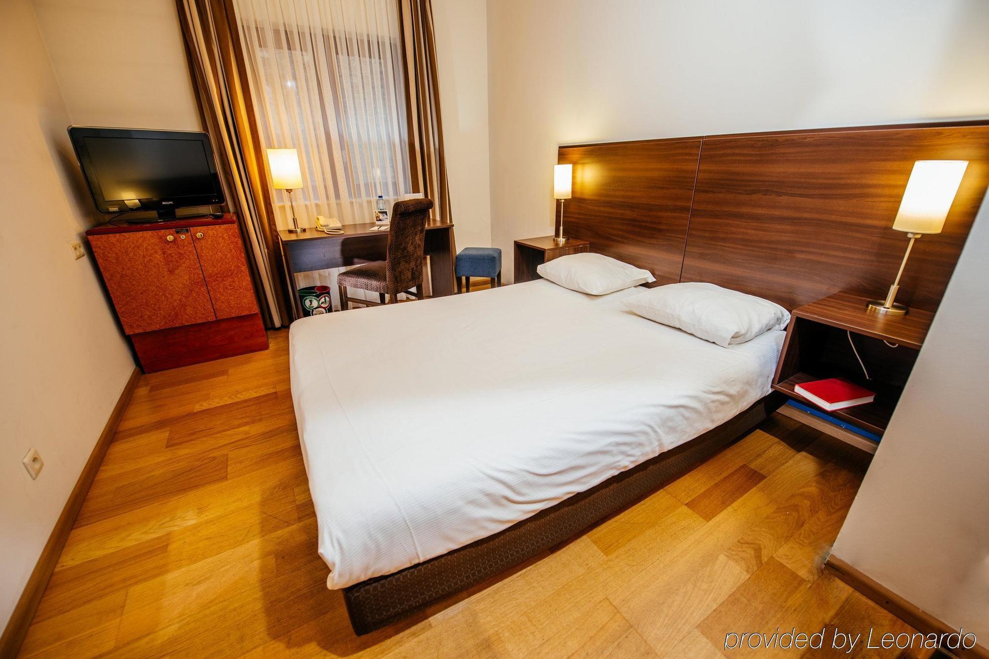 Hubert Grand Place Hotel 4*